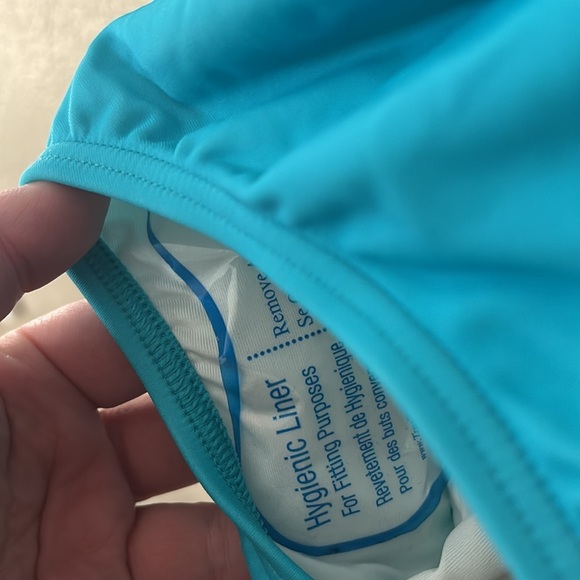 Lands End Swim Women’s Patriotic One Piece Swimsuit Size 6 Red White Blue NWT - Picture 2 of 6